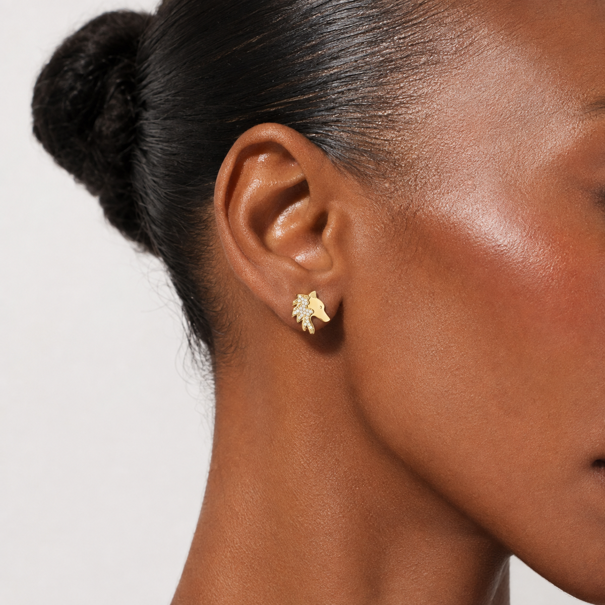 ÀWO Stud Earrings (Whisper)