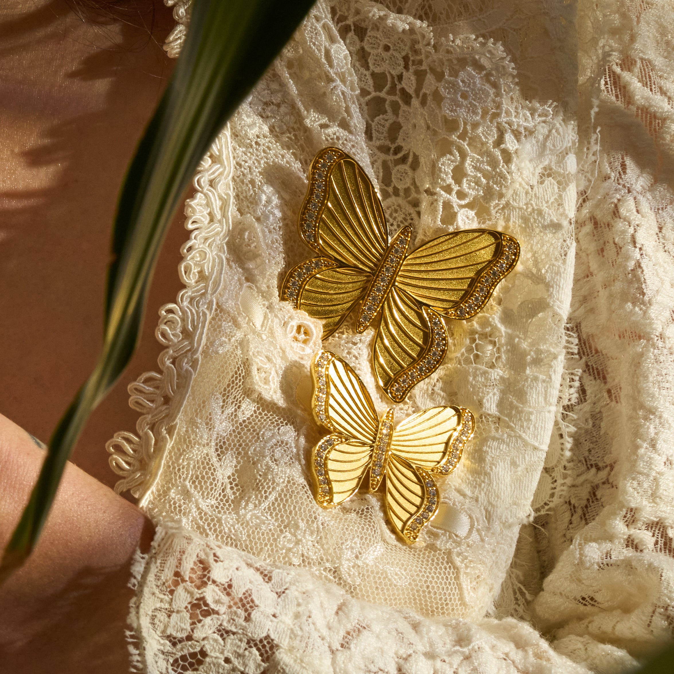 INÁ Brooch